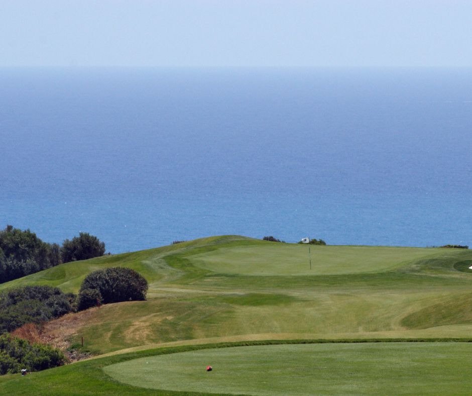 Luxuriöse Dreizimmerwohnung in der Nähe des Golfplatzes in Limassol zu einem günstigen Preis