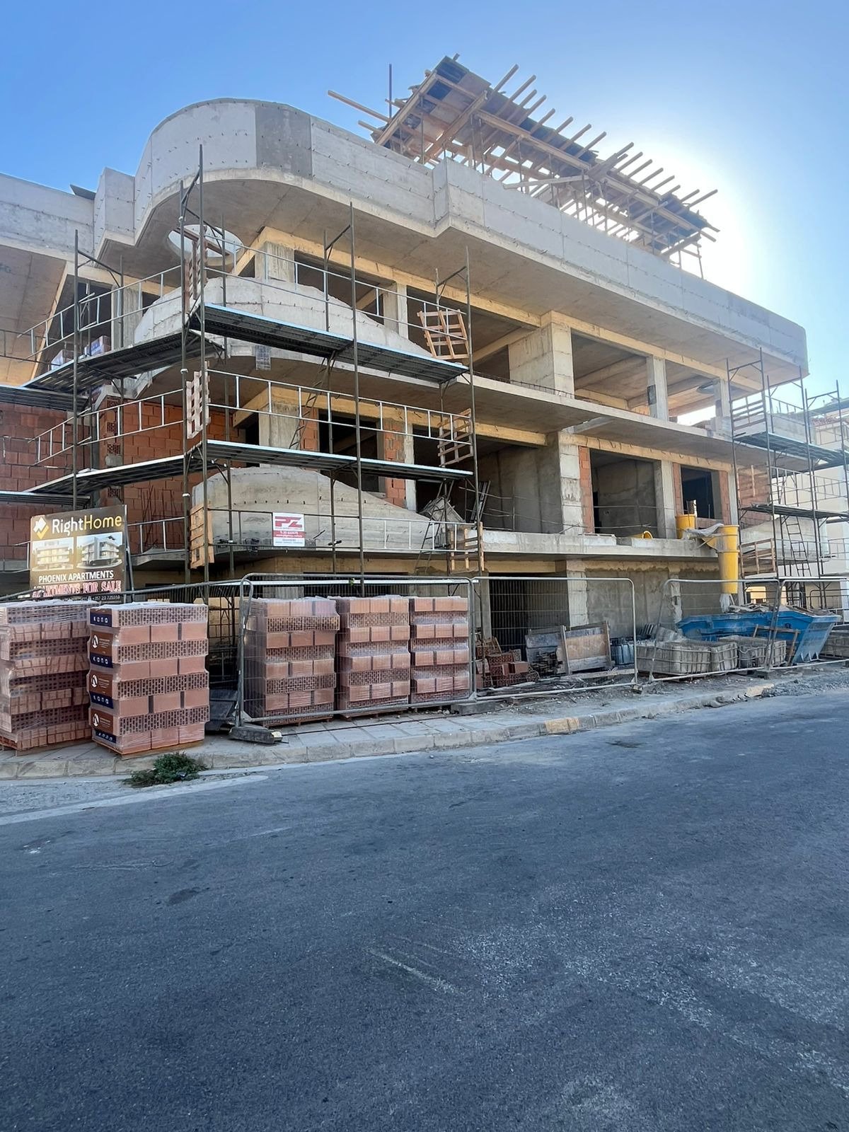 Großes Penthouse mit drei Schlafzimmern und großem Dachgarten in Larnaka zu einem guten Preis