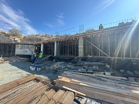 Investment-Penthouse mit drei Schlafzimmern, zwei Badezimmern und großer Dachterrasse mit Meerblick in Limassol