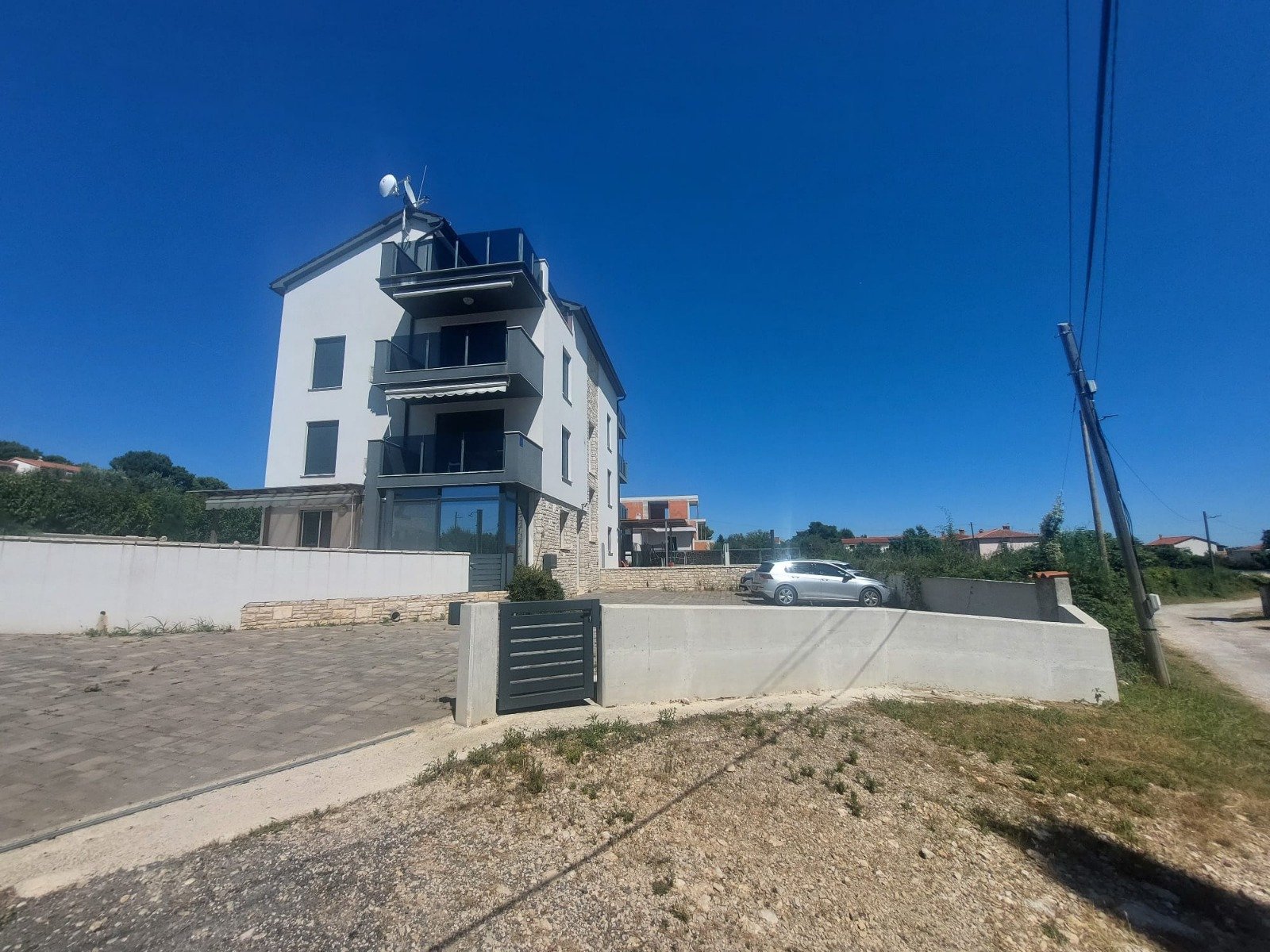 Modernes Apartment mit Swimmingpool und großem Garten in Medulin