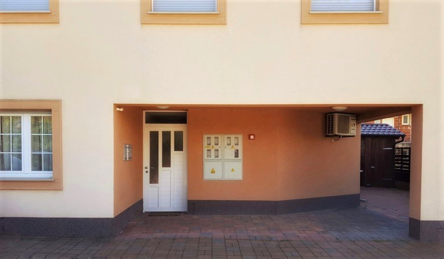 Elegante Erdgeschosswohnung mit einem 60 m² großen Garten in ruhiger Lage in Medulin
