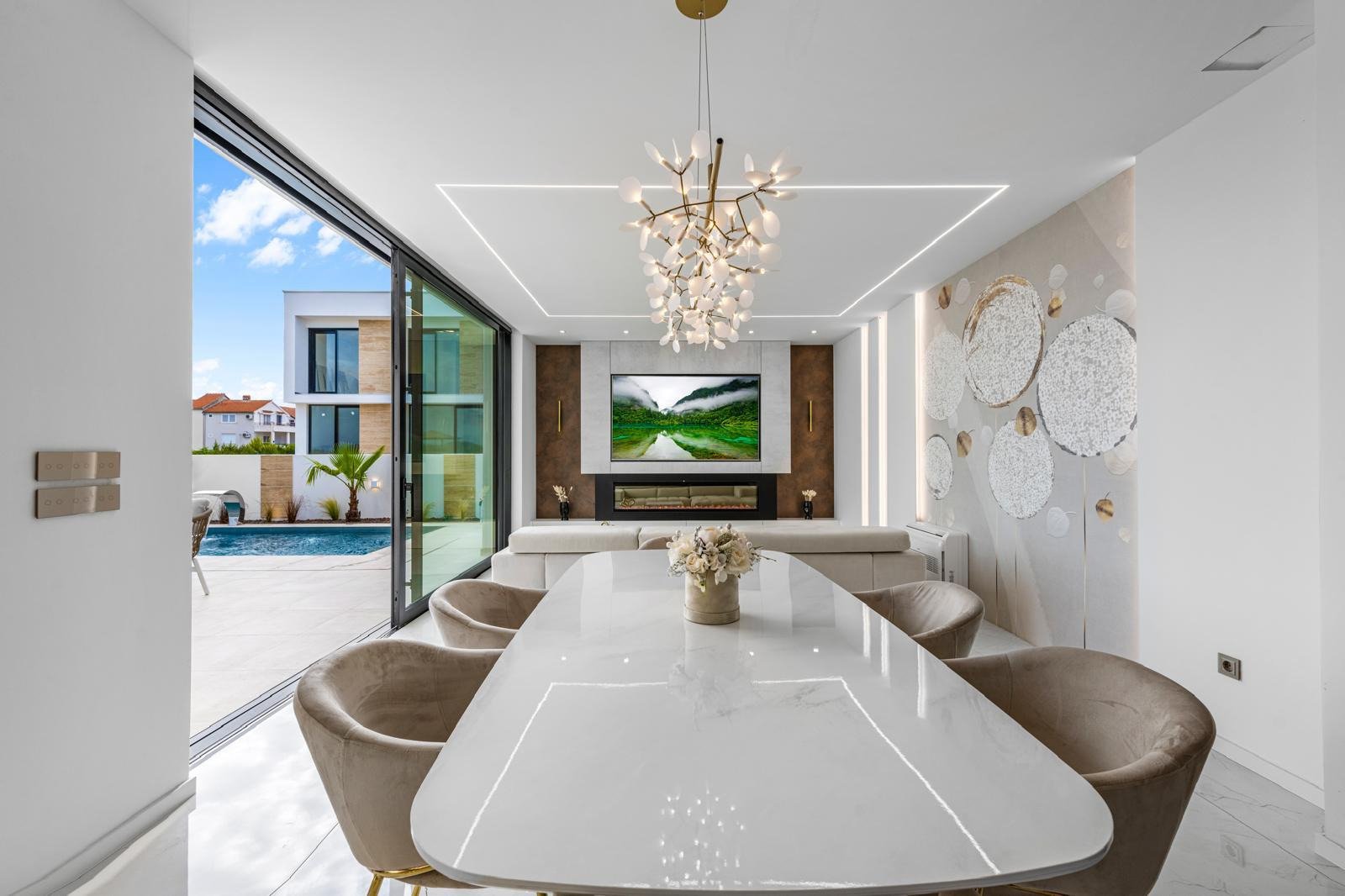 Moderne Luxusvilla mit Pool und Meerblick in Tribunj