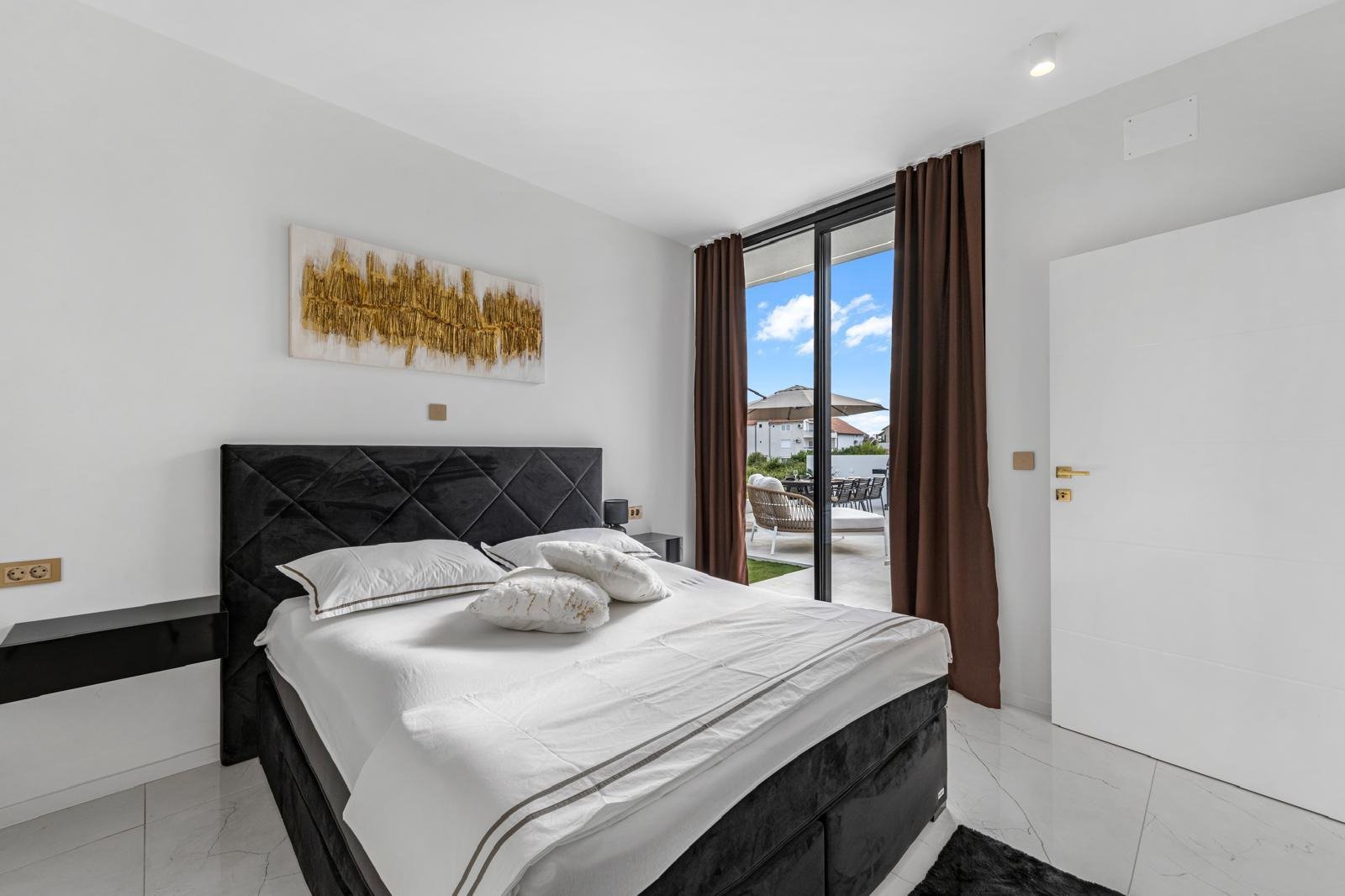 Moderne Luxusvilla mit Pool und Meerblick in Tribunj