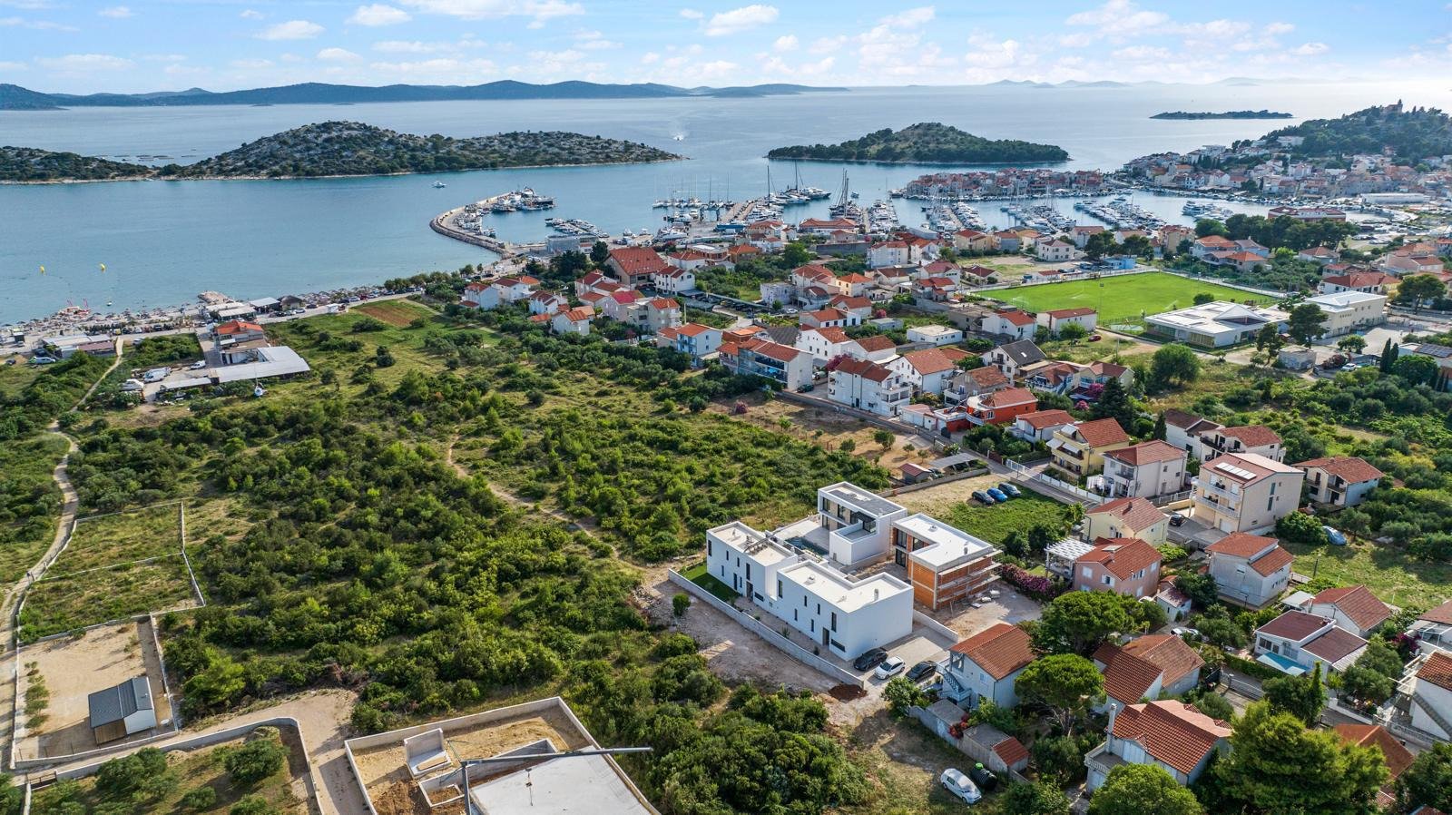 Moderne Luxusvilla mit Pool und Meerblick in Tribunj