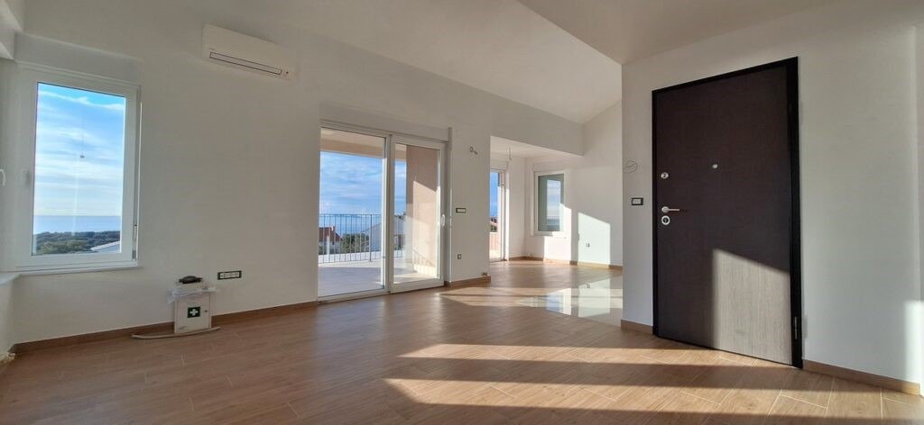 Exkluzivní Penthouse s otevřeným výhledem na more a staré mesto Primošten