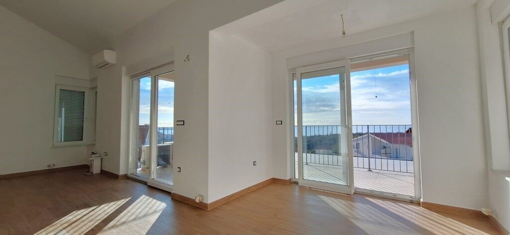 Exkluzivní Penthouse s otevřeným výhledem na more a staré mesto Primošten