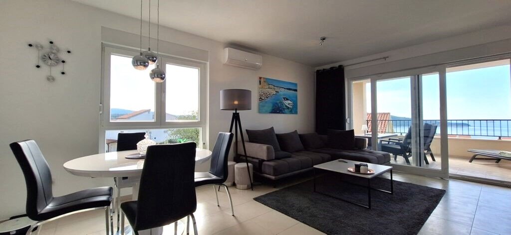 Geräumige Wohnung mit atemberaubendem Blick auf die Altstadt und das Meer, Primošten