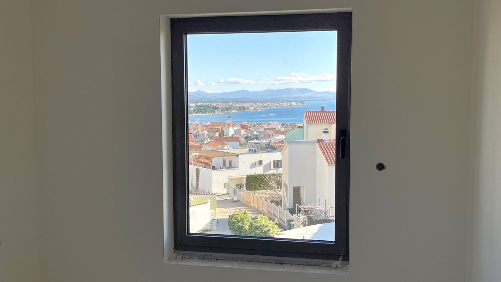 Modernes Apartment mit Meerblick, 400 m vom Strand von Vodice entfernt.