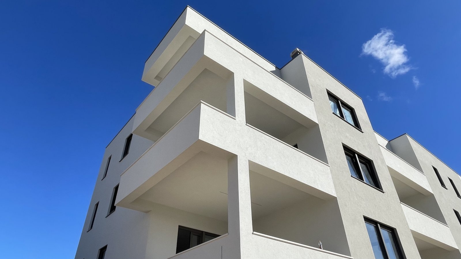 Modernes Apartment mit Meerblick, 400 m vom Strand von Vodice entfernt.