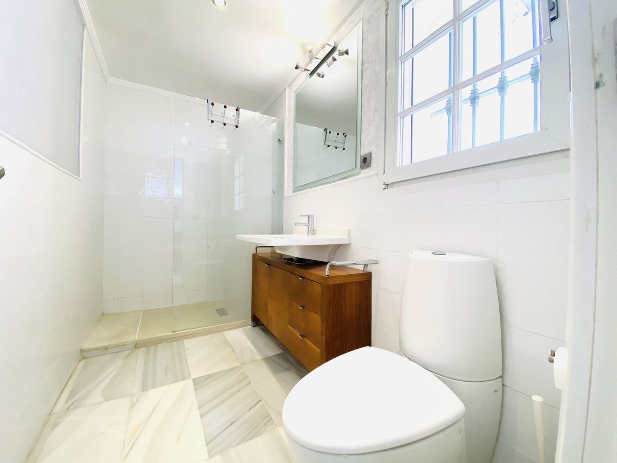 Einzigartiges Stadthaus direkt am Strand von Estepona, Málaga. Ein Traumhaus für anspruchsvolle Käufer!