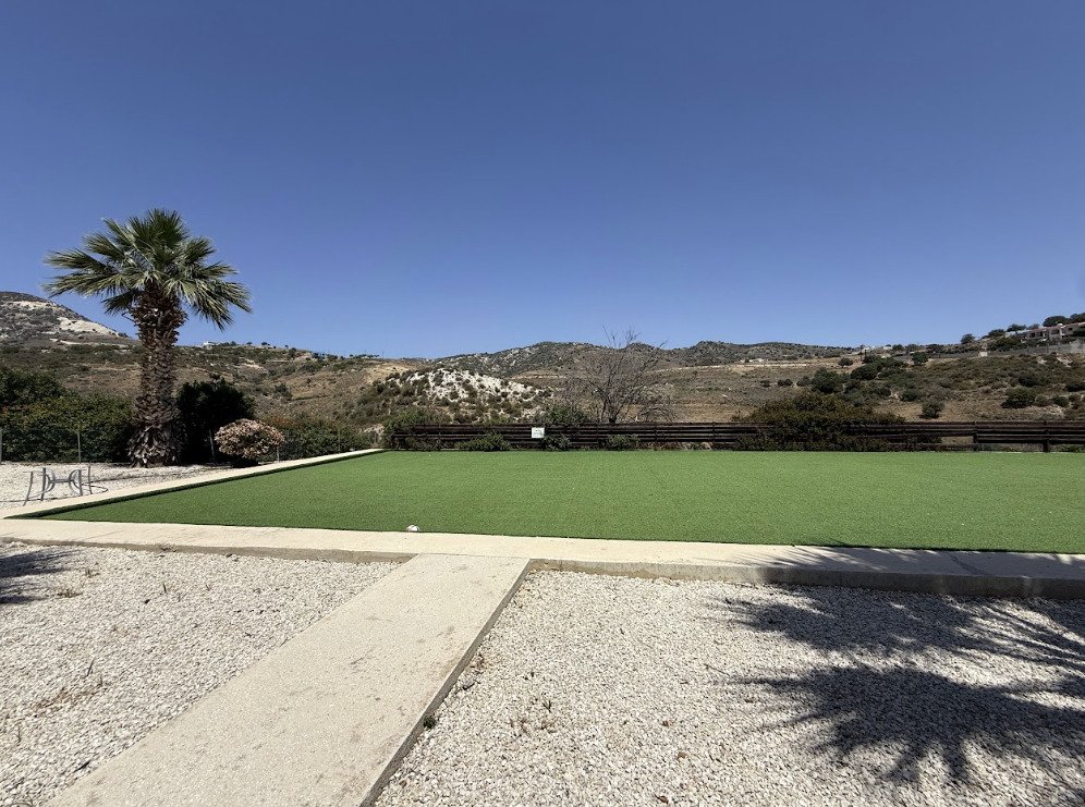Komfortable Dreizimmerwohnung mit Bergblick - ideal zum Wohnen und Erholen, Paphos
