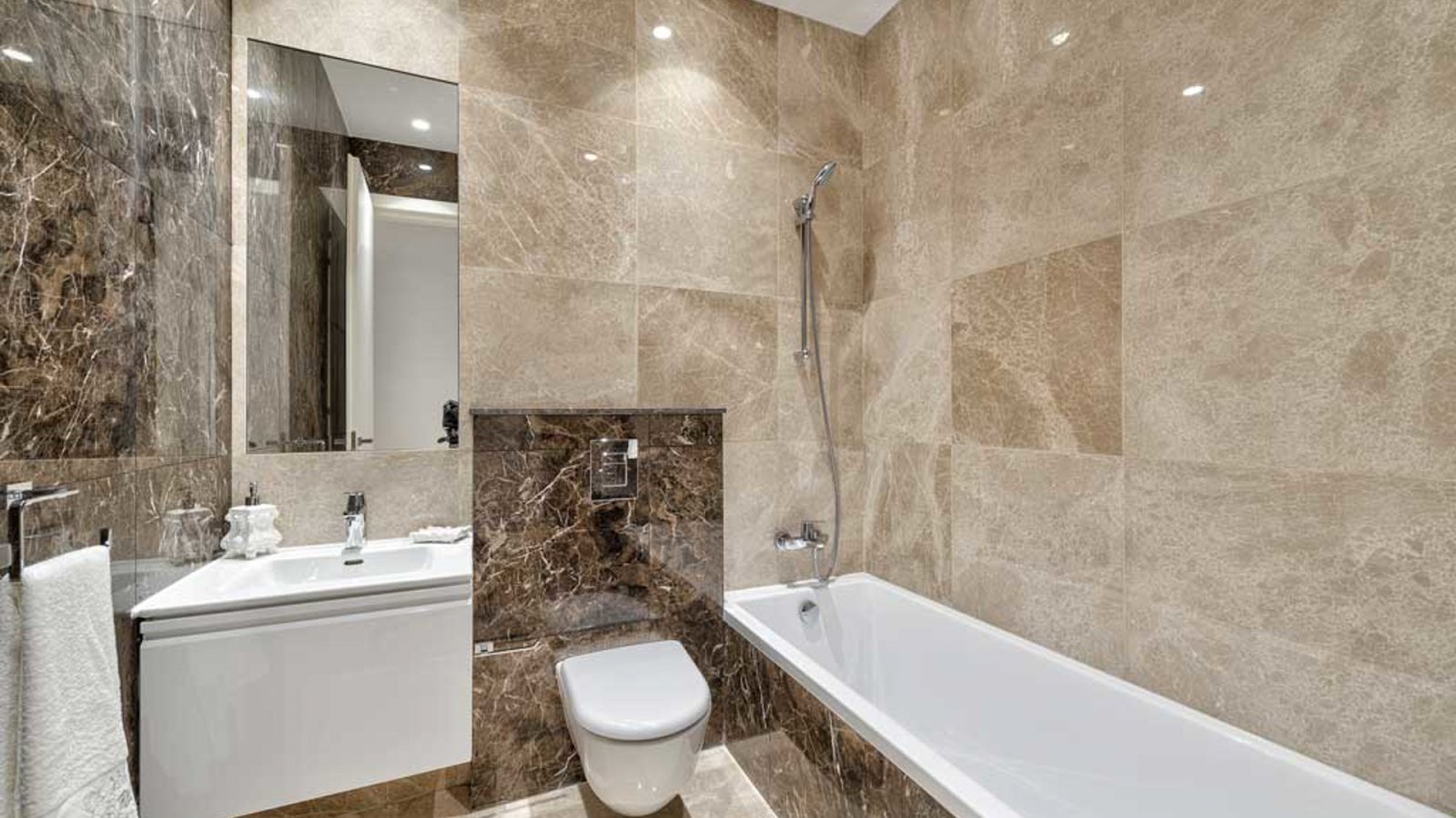 Luxuriöses Apartment mit zwei Schlafzimmern → Panoramablick und Wellness → Limassol