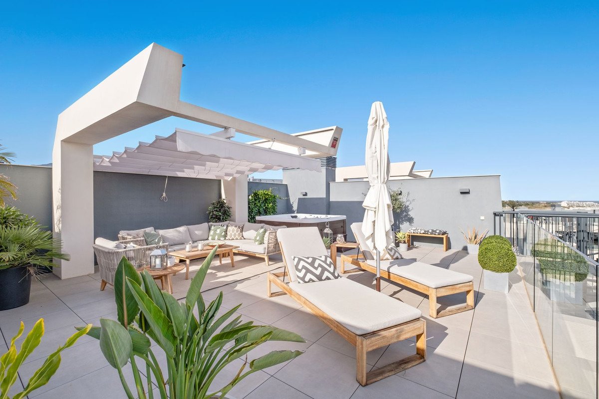 Absoluter Luxus: Duplex-Penthouse mit atemberaubendem Meerblick in Estepona, Costa del Sol