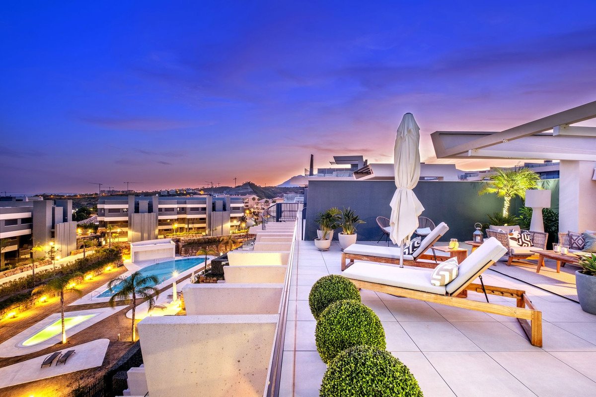 Absoluter Luxus: Duplex-Penthouse mit atemberaubendem Meerblick in Estepona, Costa del Sol