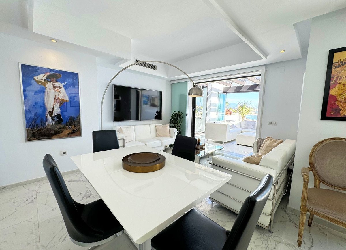 Luxuriöses Penthouse in erster Strandreihe mit 200 m² Terrasse und atemberaubendem Meerblick.