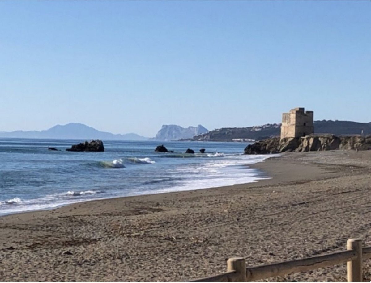 Luxuriöses Penthouse in erster Strandreihe mit 200 m² Terrasse und atemberaubendem Meerblick.