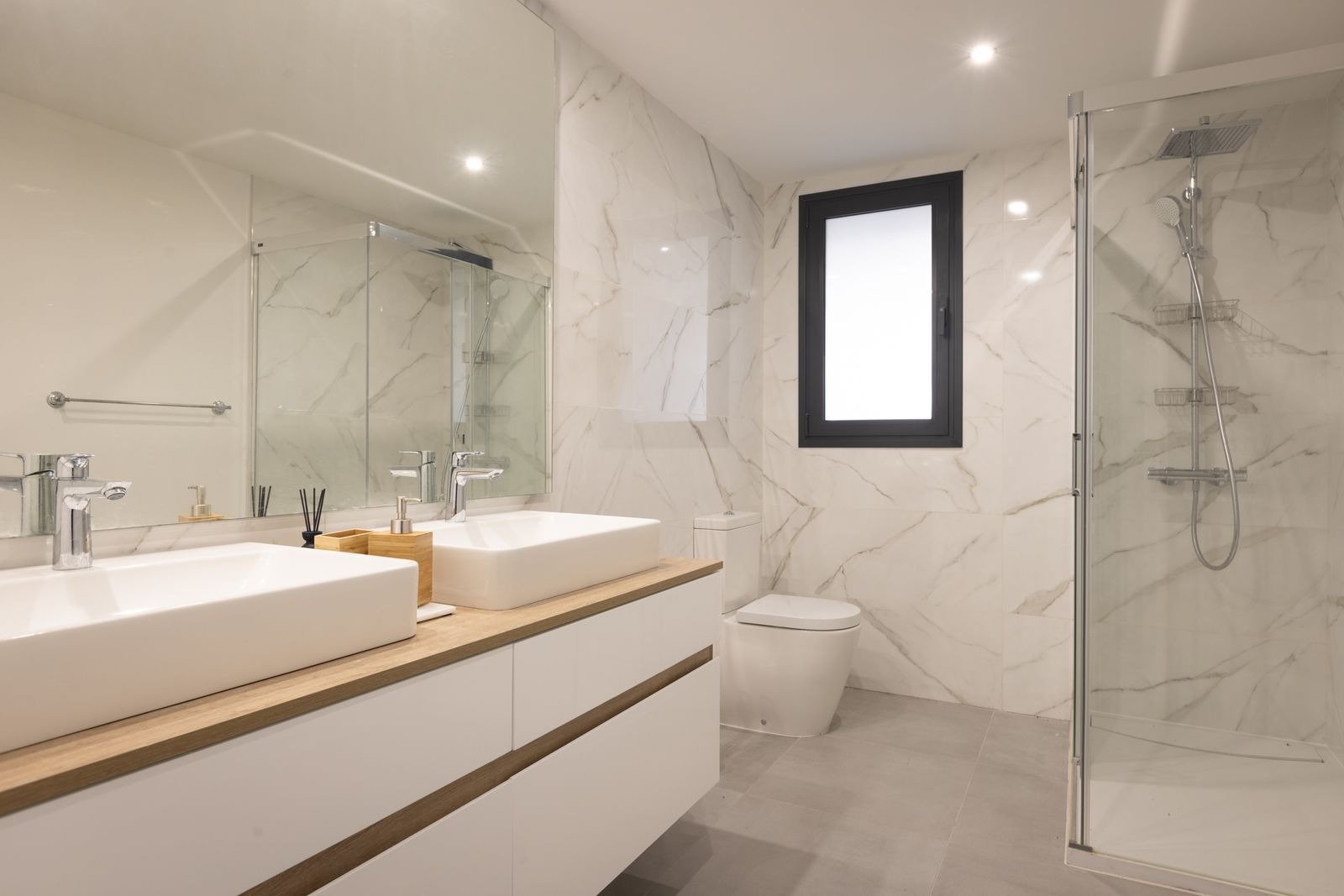 Modernes Apartment mit atemberaubendem Meerblick in La Resina, Costa del Sol