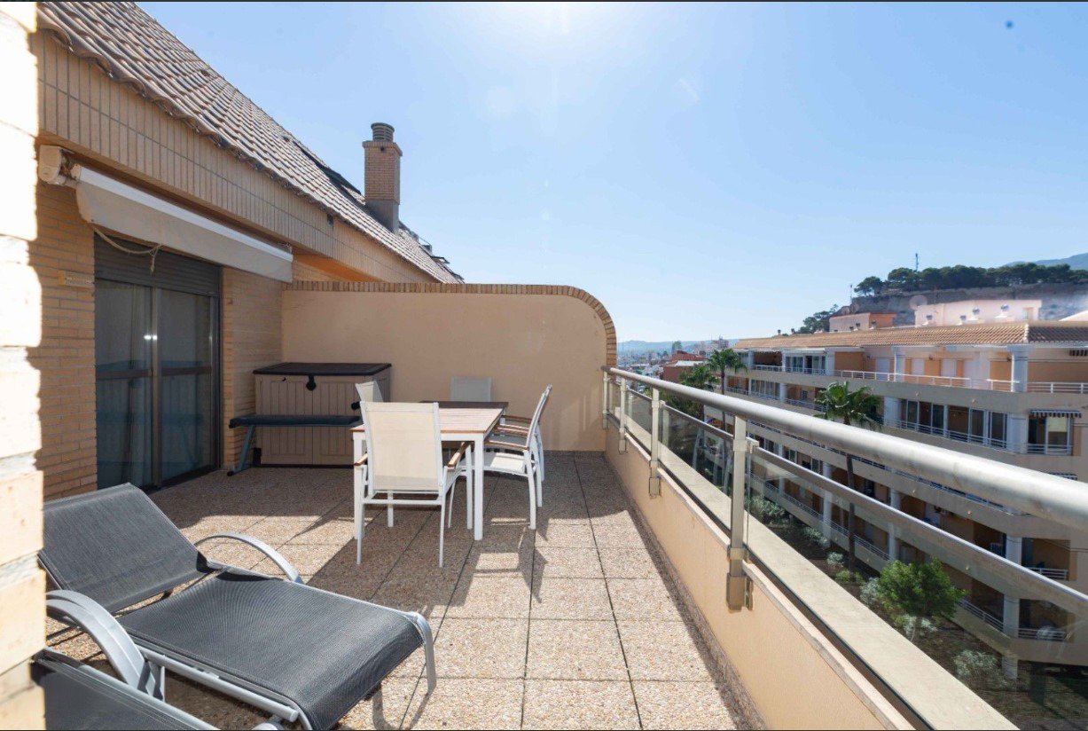 Luxuriöses Duplex-Penthouse in Denia mit Meerblick und zwei Terrassen