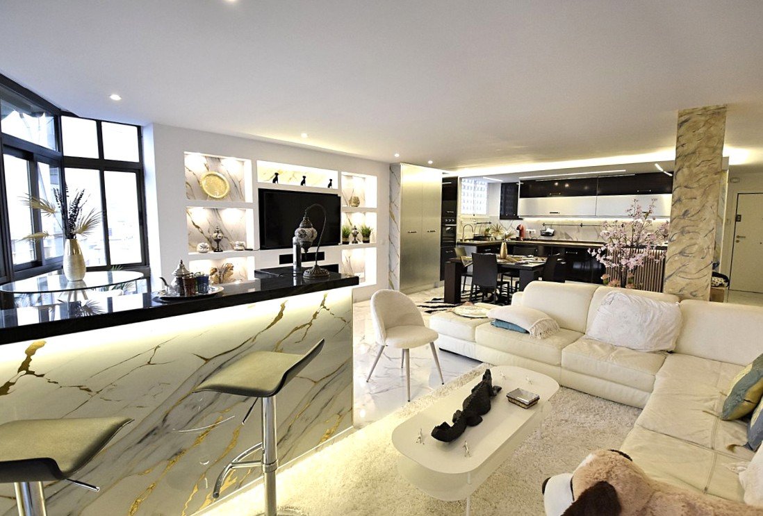 Stilvolles Apartment nur 5 Gehminuten vom Strand entfernt – im Herzen des luxuriösen Marbella!