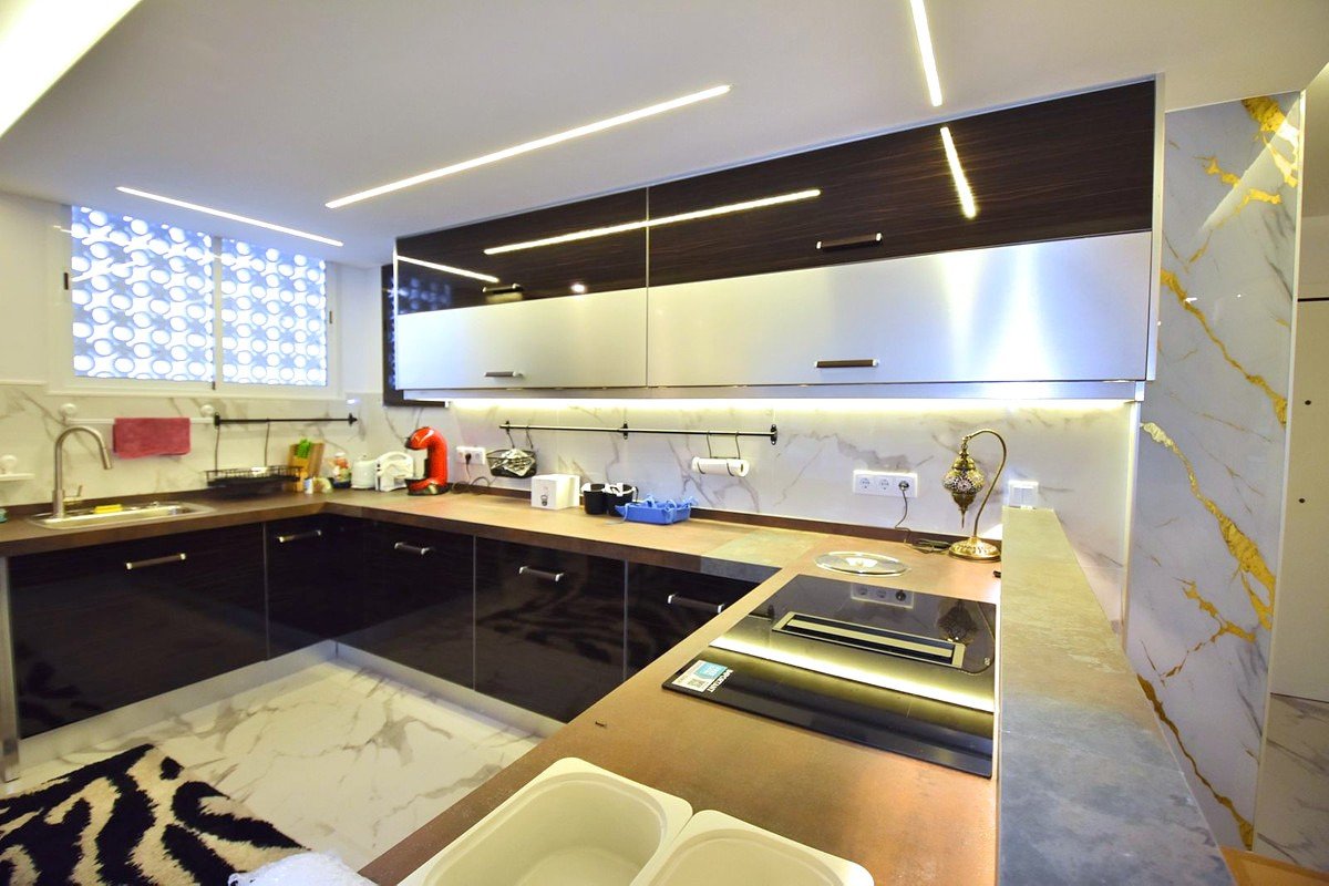 Stilvolles Apartment nur 5 Gehminuten vom Strand entfernt – im Herzen des luxuriösen Marbella!