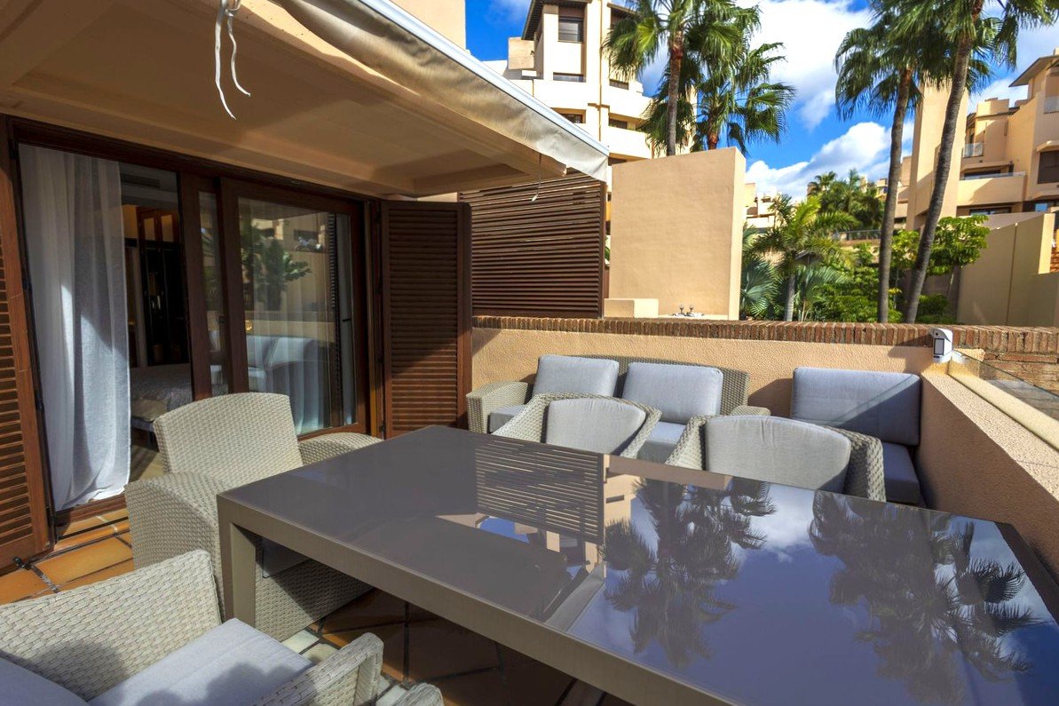 Exklusives zweistöckiges Penthouse direkt am Meer in Estepona, Costa del Sol