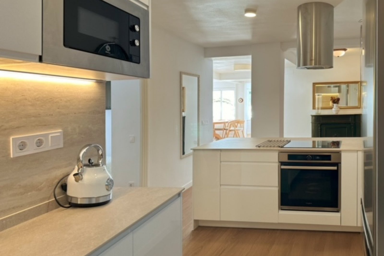 Luxusapartment mit Meerblick in erster Reihe – nur für diejenigen, die das Beste von Torrevieja erleben möchten.