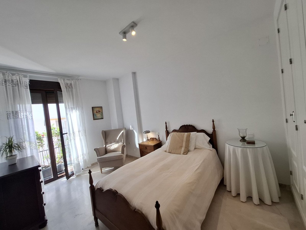 Helles Duplex-Penthouse, 100 m vom Strand La Bajadilla entfernt – Marbella