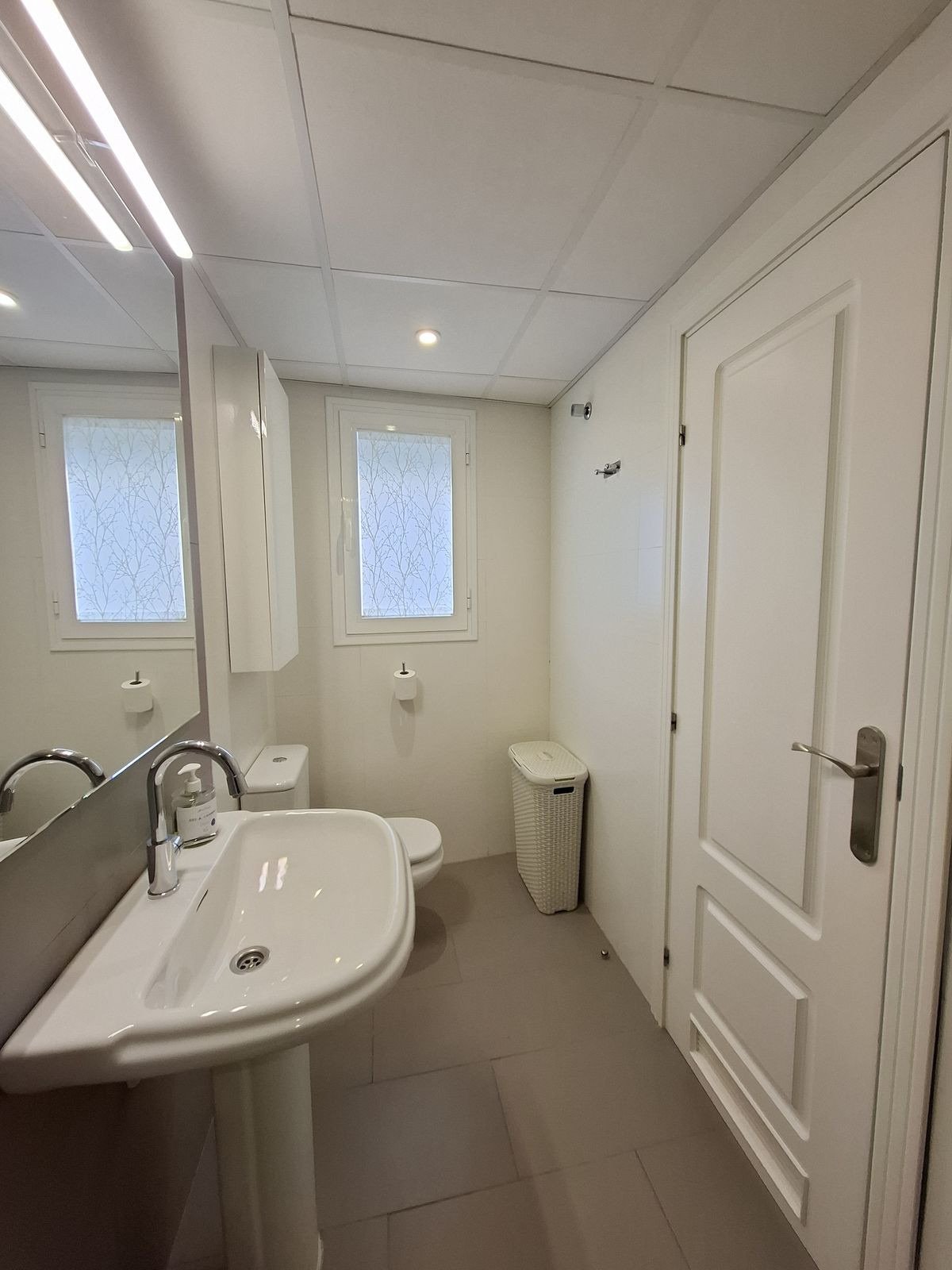 Helles Duplex-Penthouse, 100 m vom Strand La Bajadilla entfernt – Marbella