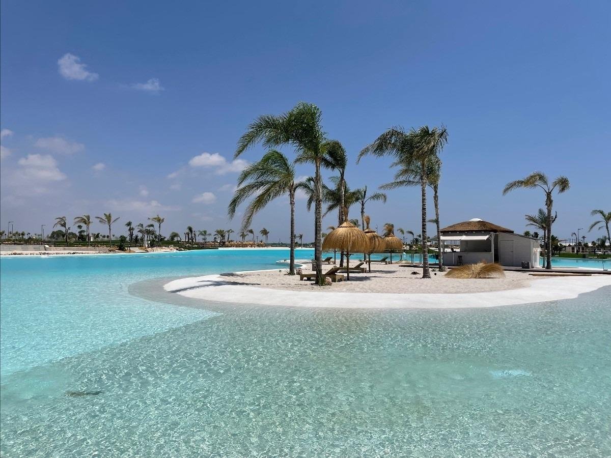 Luxusvilla mit privatem Pool in einer bewachten Anlage – Los Alcázares