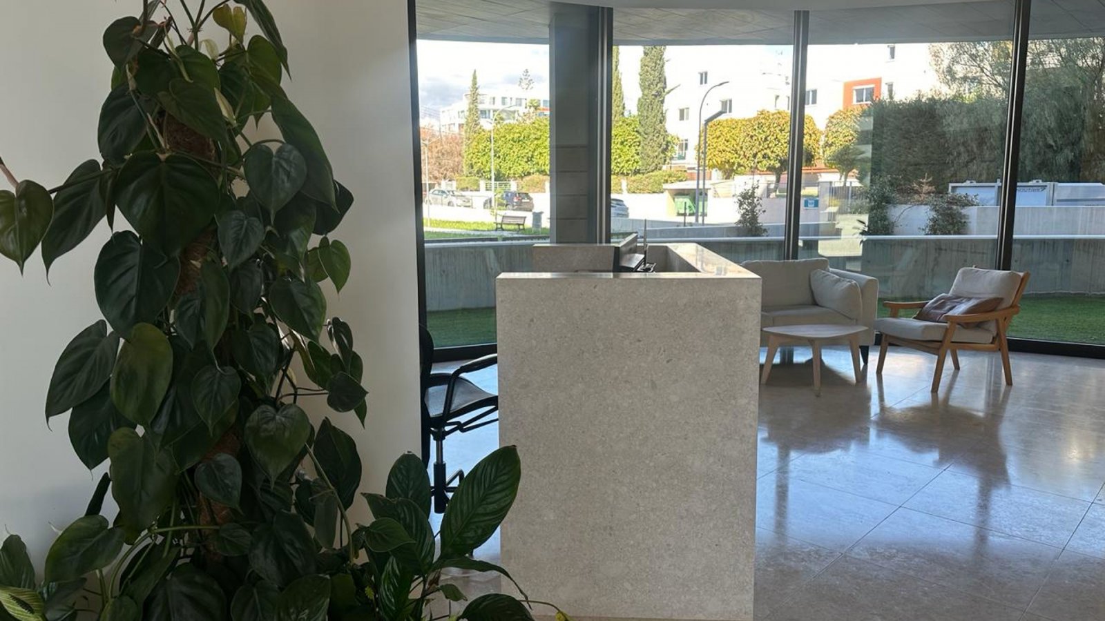 Luxuriöses Apartment mit vier Schlafzimmern → nur wenige Gehminuten vom Strand entfernt → Limassol