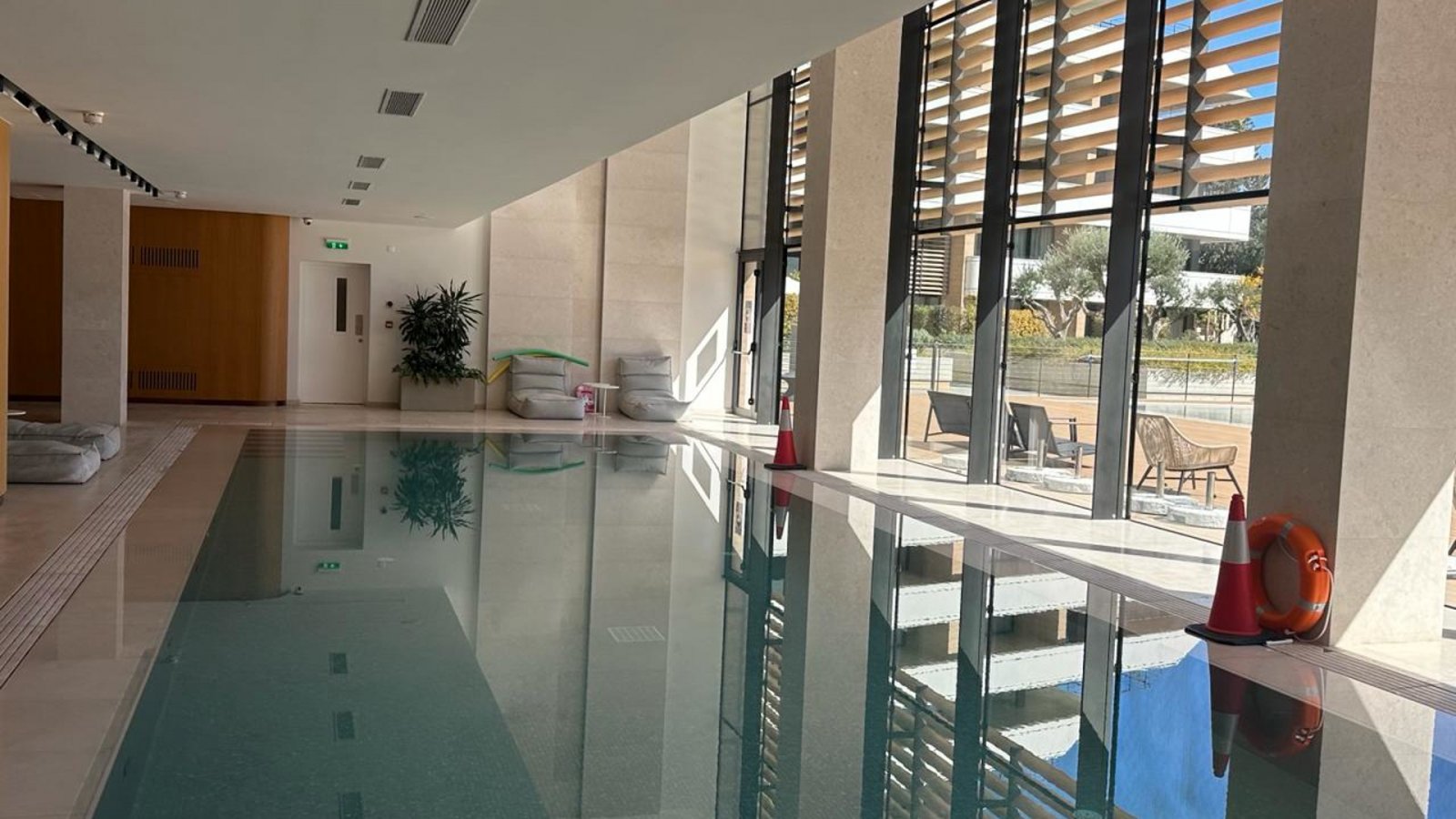 Luxuriöses Apartment mit vier Schlafzimmern → nur wenige Gehminuten vom Strand entfernt → Limassol