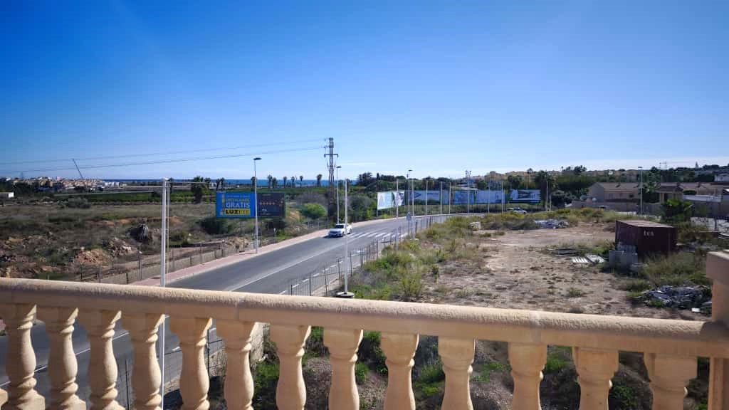 Elegante Villa mit Pool in der Nähe von Salzwasserlagunen und Stränden, Torrevieja
