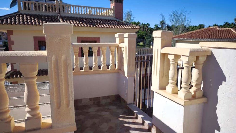 Elegante Villa mit Pool in der Nähe von Salzwasserlagunen und Stränden, Torrevieja