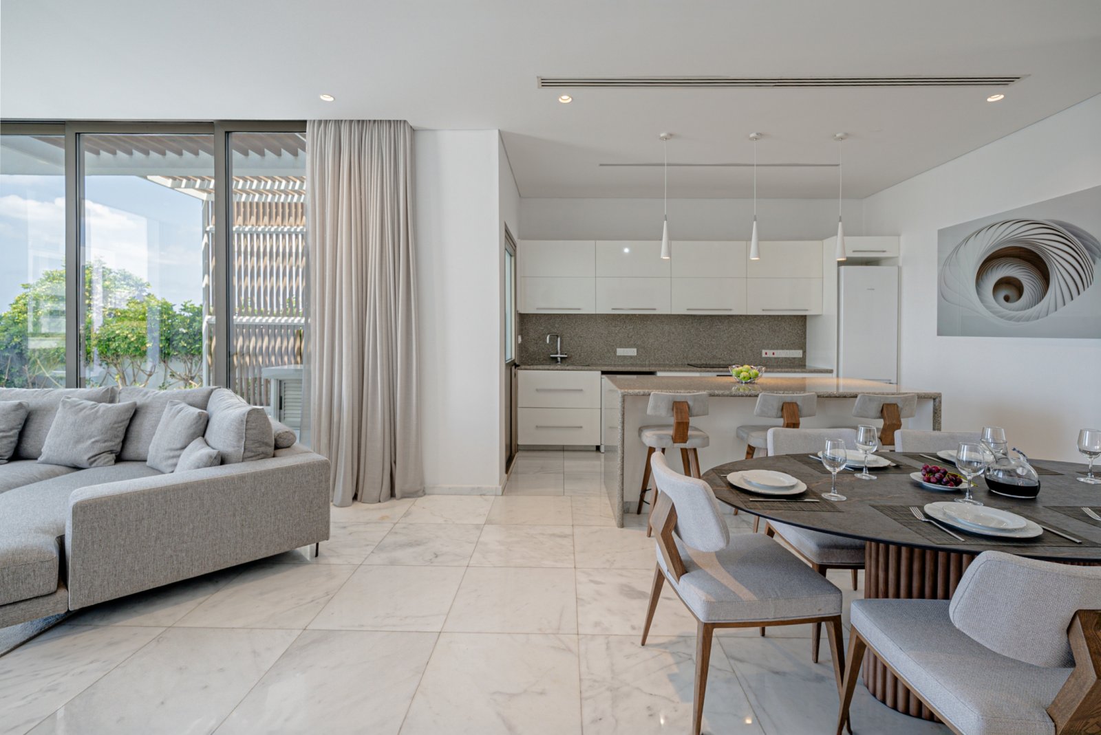 Moderne Villa am Meer mit Dachterrasse, 4 Schlafzimmern und privatem Grundstück