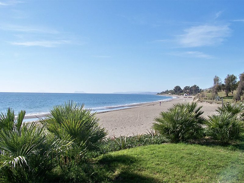 Stilvolles Apartment, sonniger Ferienort mit Meerblick, Estepona, Costa del Sol
