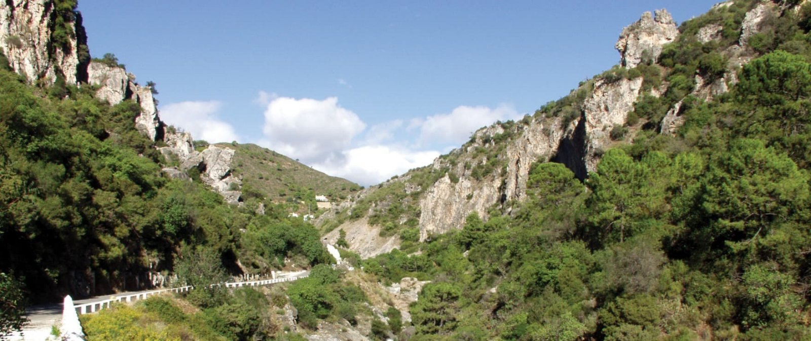 Stilvolle Zwei-Zimmer-Wohnung mit Terrasse in der prestigeträchtigen Lage von Benahavis Costa del Sol