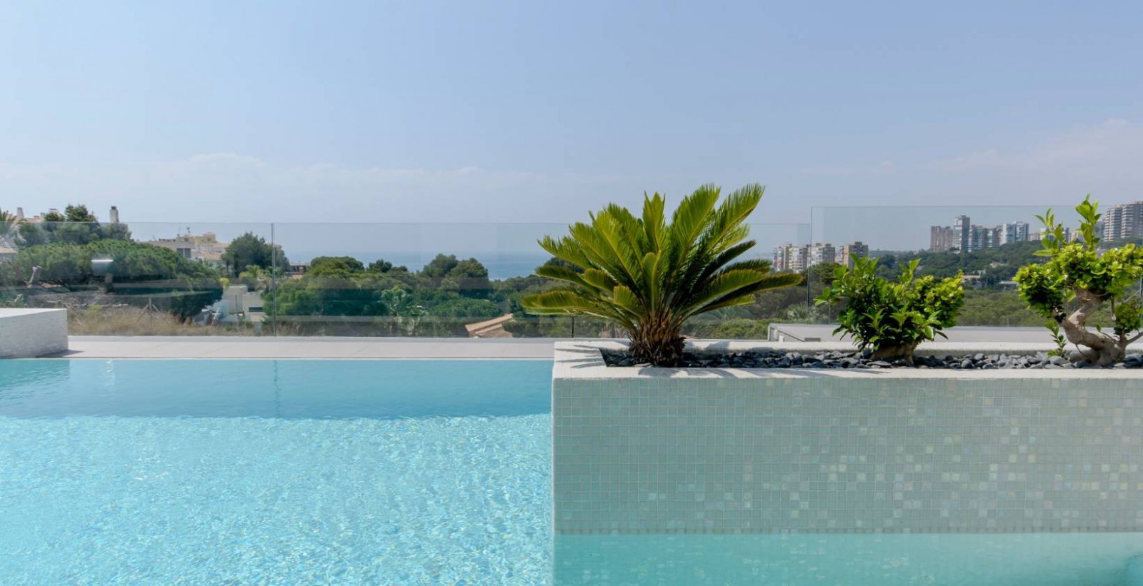 Exklusive Villen → 300 m vom Meer entfernt, privater Pool und Garage → Orihuela