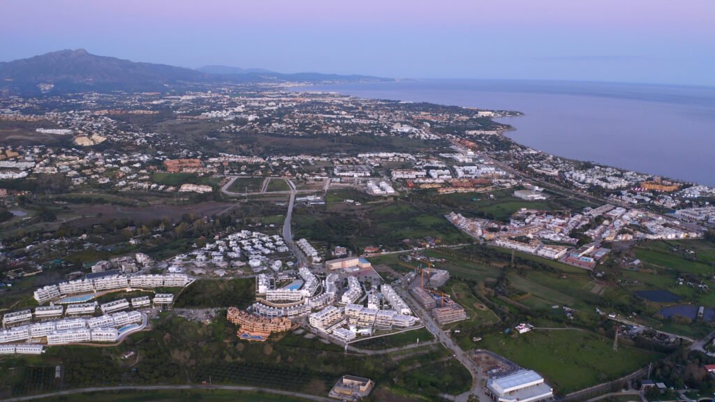 Exklusive Apartments am Meer mit Swimmingpool und privaten Gärten, Estepona