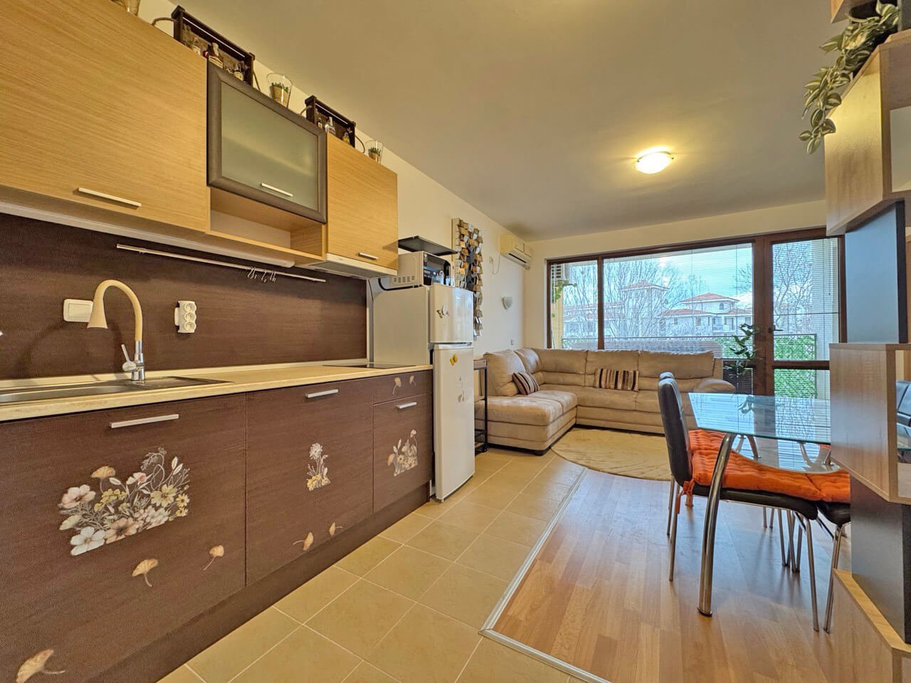 Appartamento con due stanze e vista sulla piscina nel complesso Diamond Bay, Sunny Beach, Bulgaria.