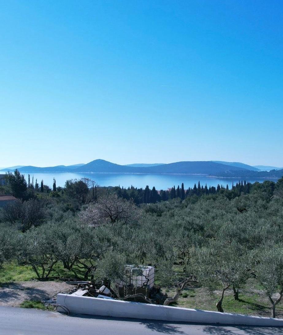 Luxuriöses Doppelhaus mit Panoramablick und Garten, Vodice