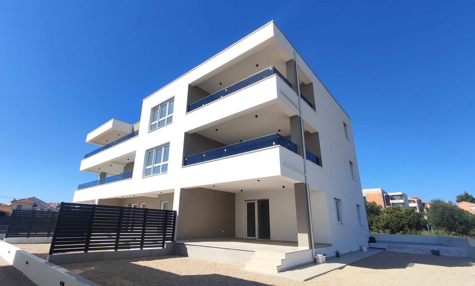Modernes Apartment mit Panoramablick und zwei Kellern, Vodice