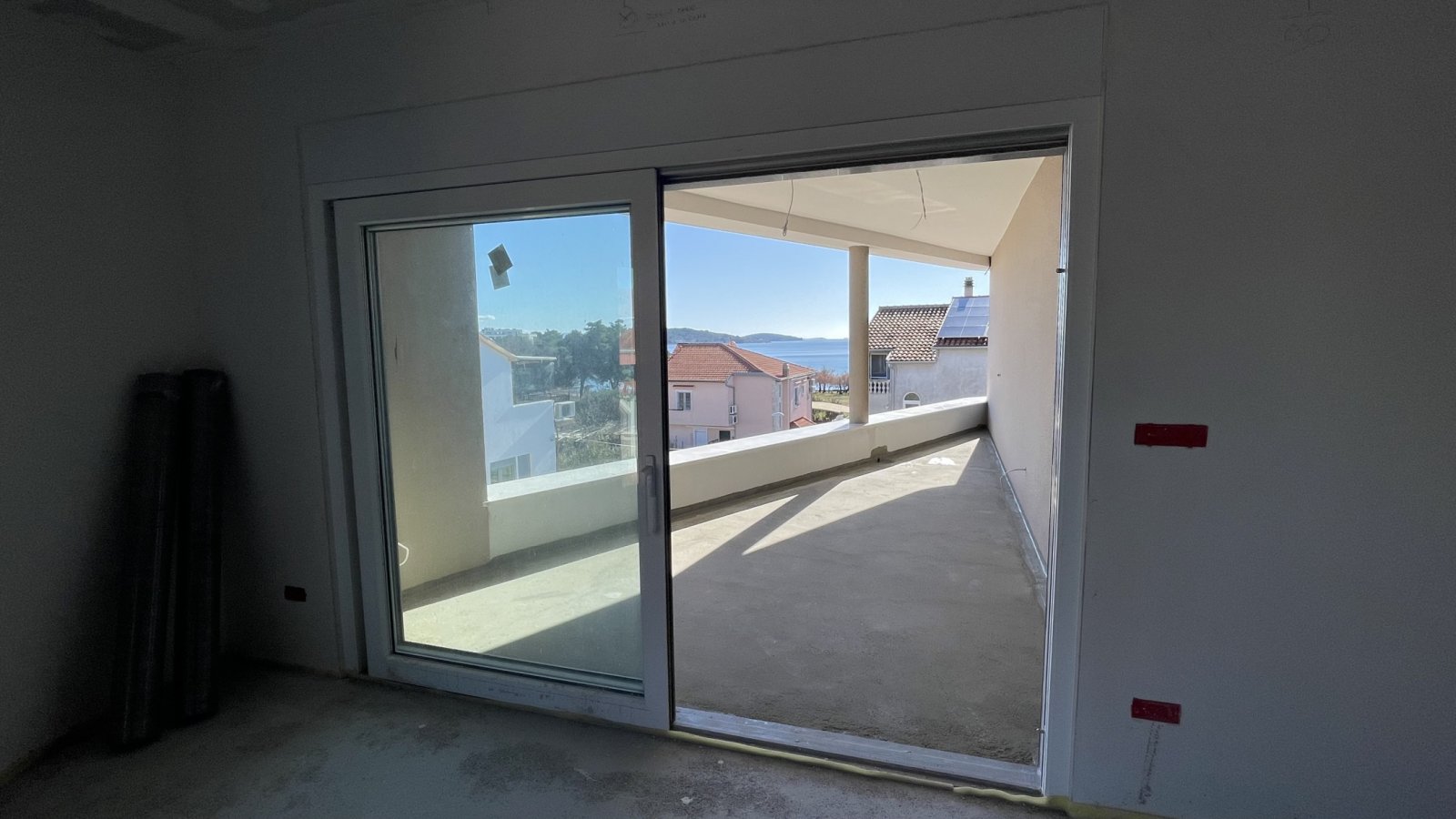 Luxusapartment mit Terrasse und Meerblick, 50 m vom Strand entfernt, Vodice