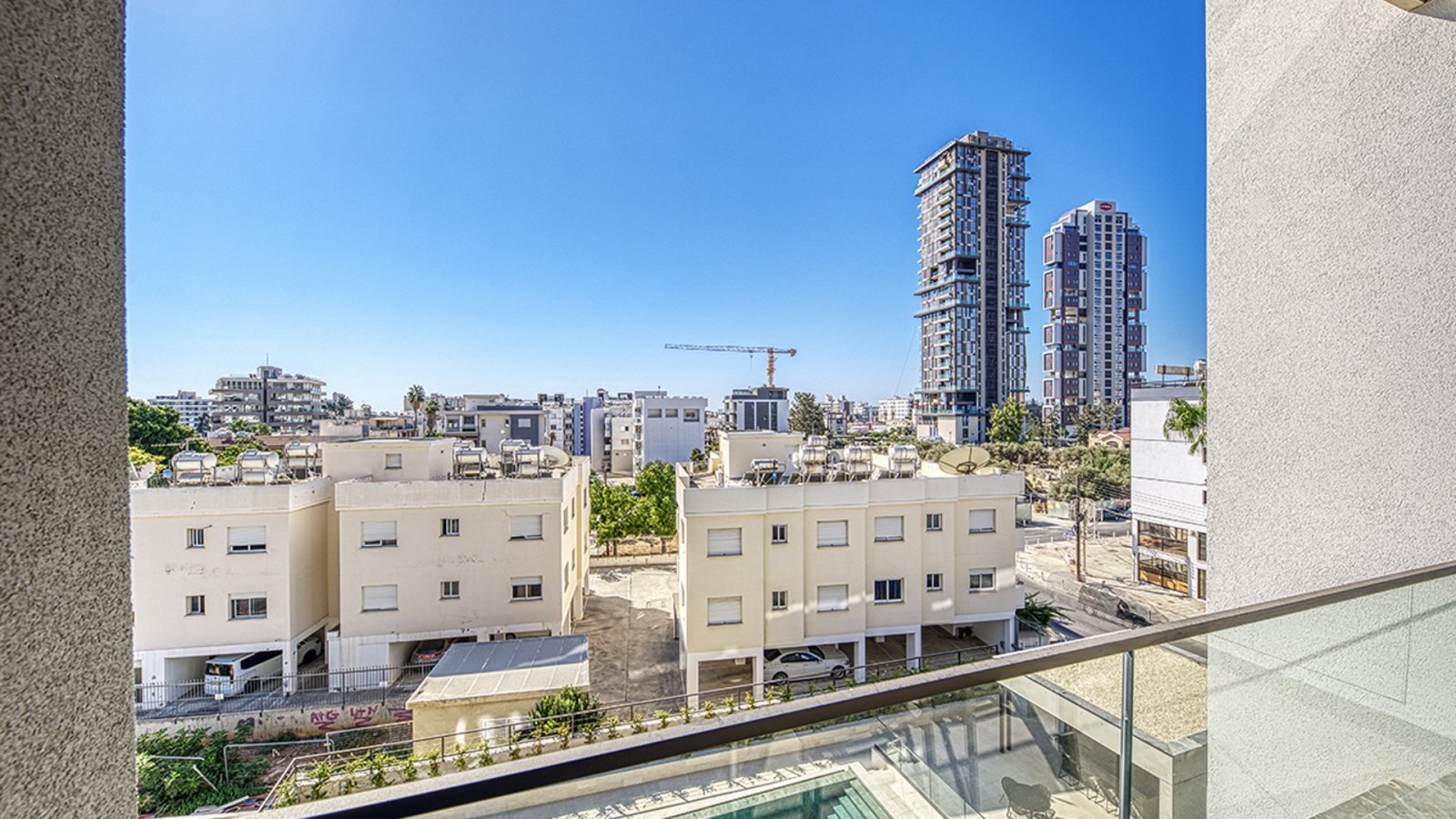 Luxuriöses Apartment mit zwei Schlafzimmern, Pool und Meerblick, Limassol