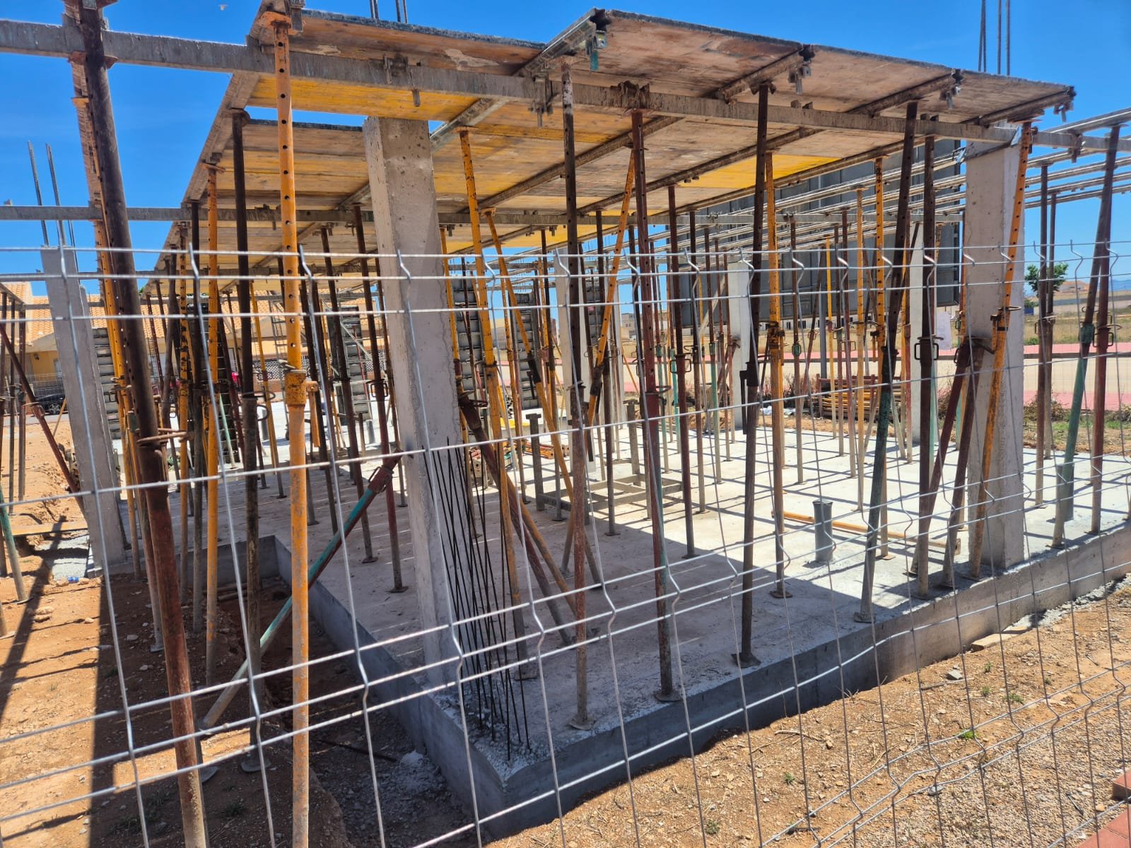 Moderne Einfamilienhäuser, privater Pool und Garten, Roldán