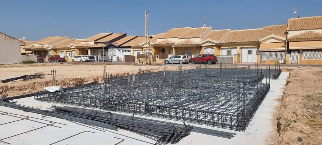 Moderne Einfamilienhäuser, privater Pool und Garten, Roldán