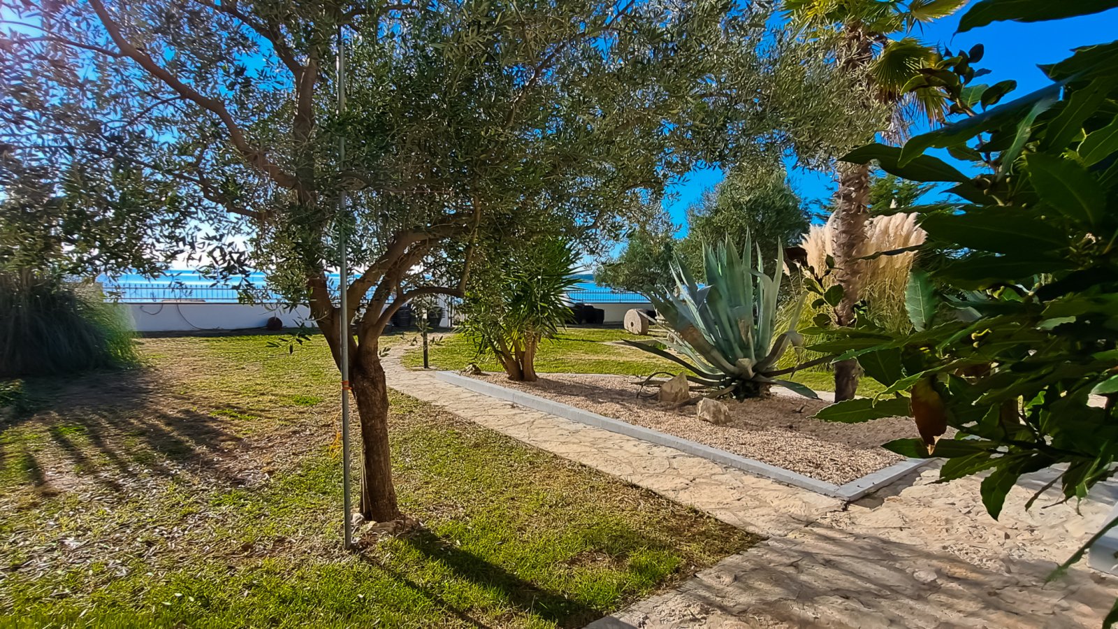 Zwei sonnige Apartments mit direktem Strandzugang und Garten auf der Insel Vir