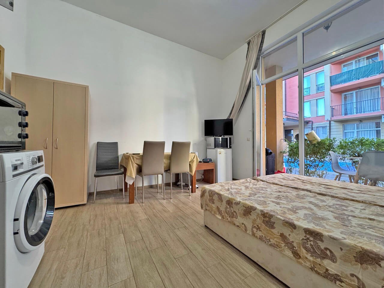 Studio con vista sulla piscina nel complesso „Sunny View Central“ a Sunny Beach, Bulgaria