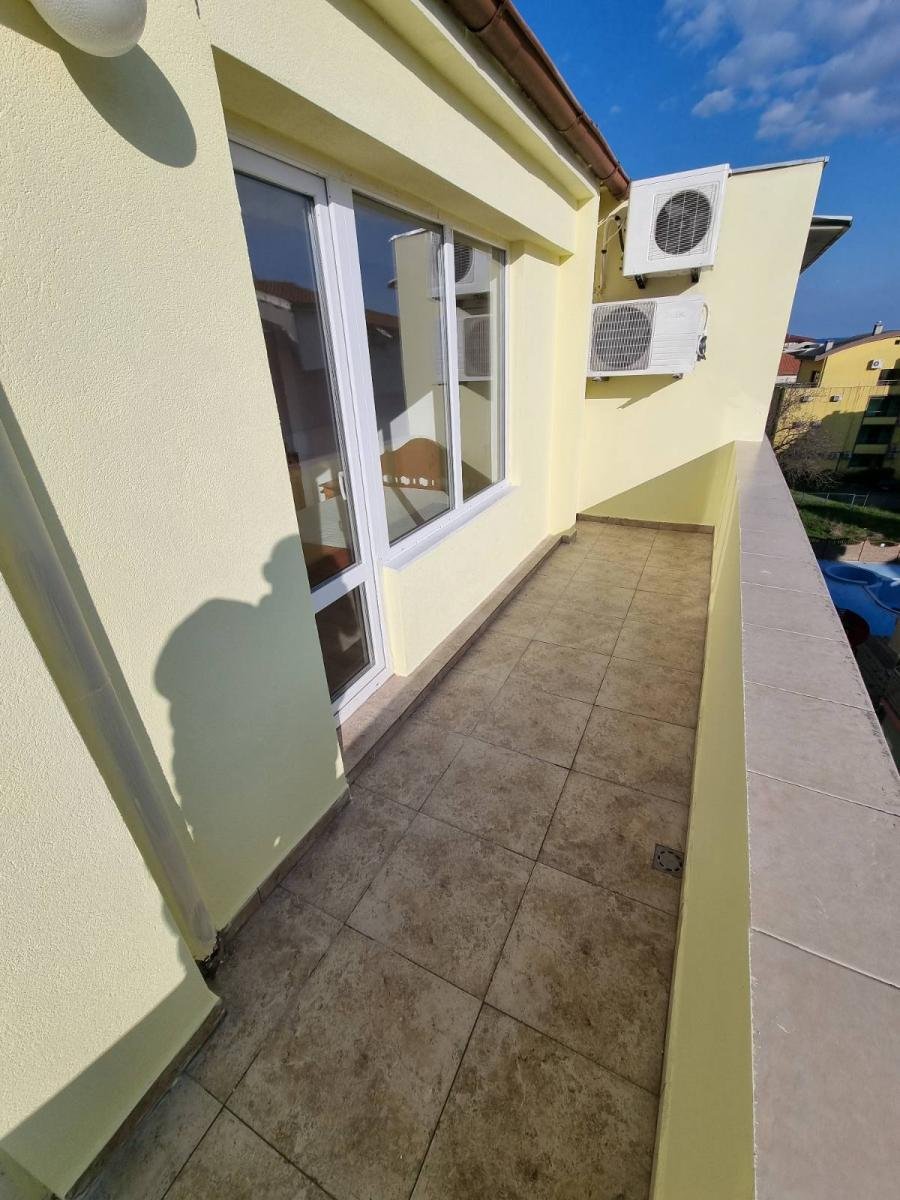 Ampio monolocale con vista mare e balcone – a 200 metri dalla spiaggia di Ravda