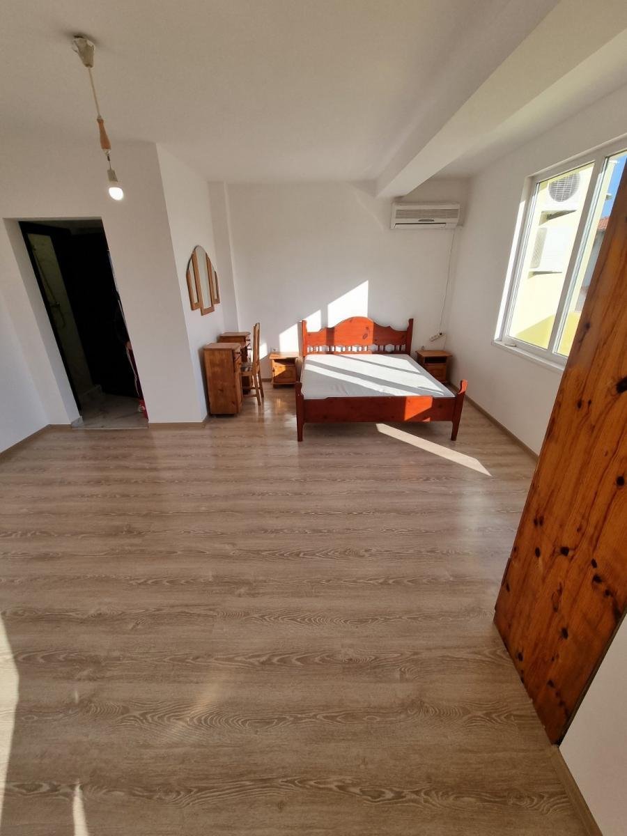 Ampio monolocale con vista mare e balcone – a 200 metri dalla spiaggia di Ravda