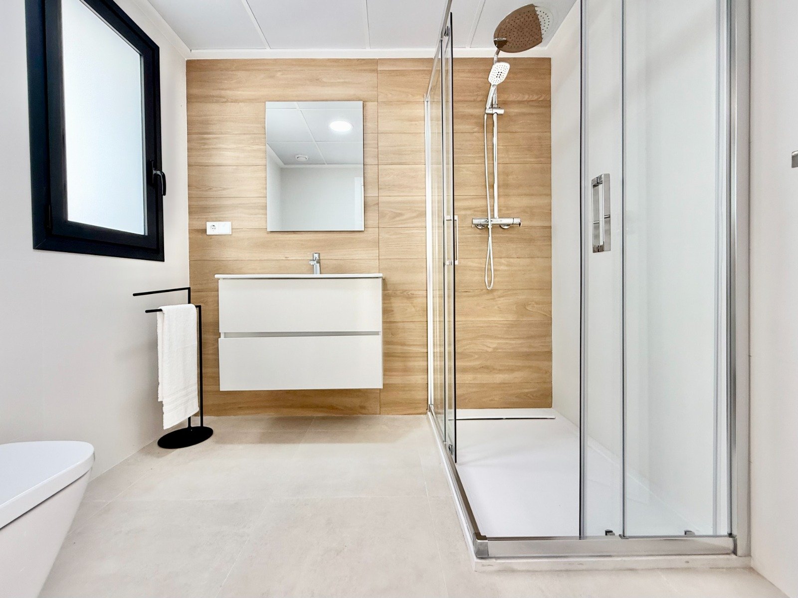 Moderne Bungalows mit Pool und privatem Garten, Cox